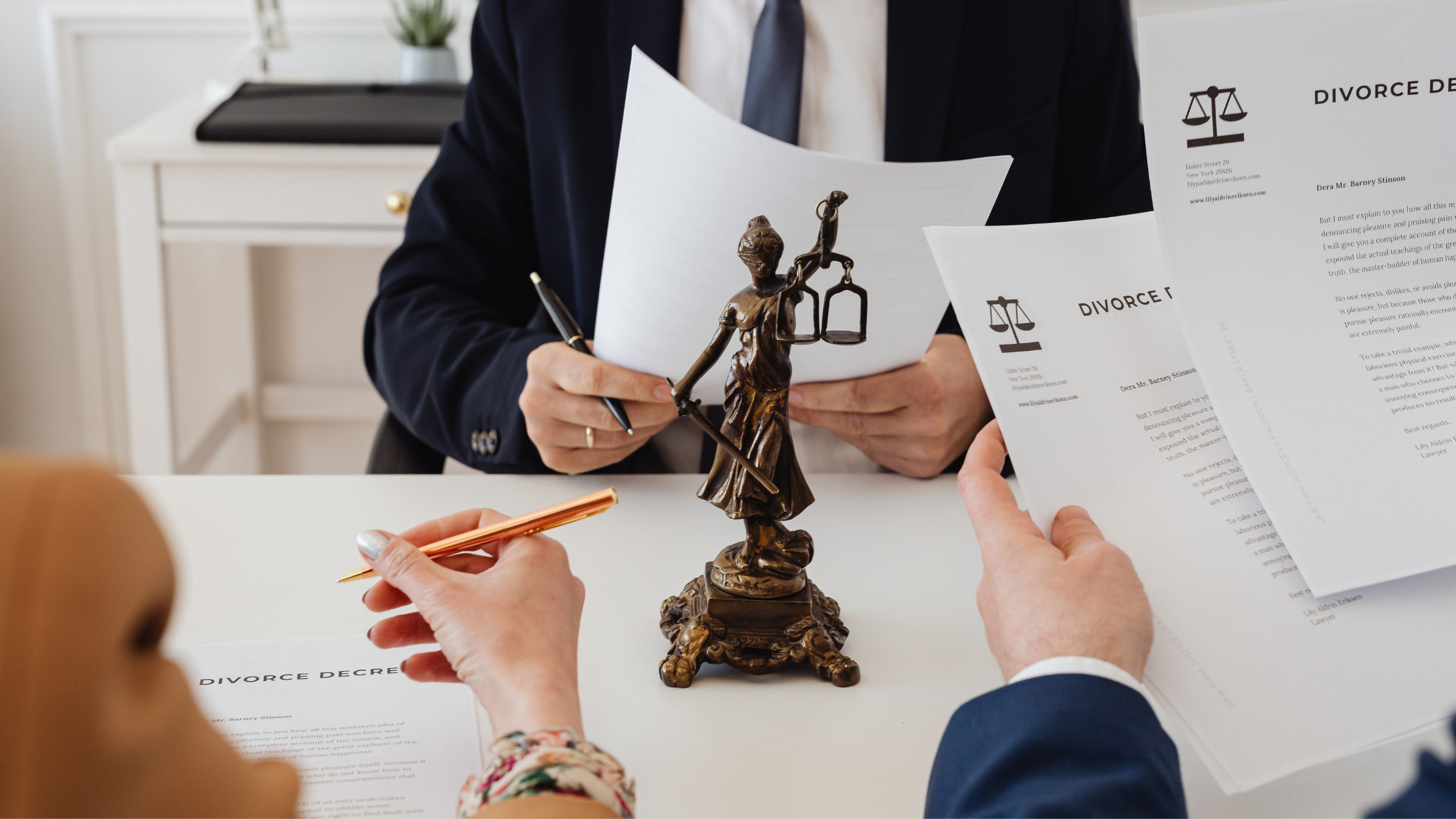 Todavía puede calificar para eliminar las condiciones de su residencia condicional (Formulario I-751) incluso si se divorcia de su cónyuge o está separado